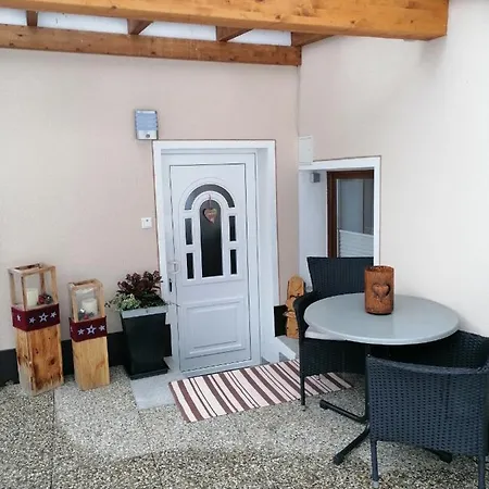 Hanslers Hof 阿泽皮茨陶